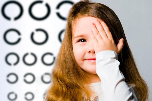 Как обследовать глаза и какие риски есть у недоношенных детей по зрению?